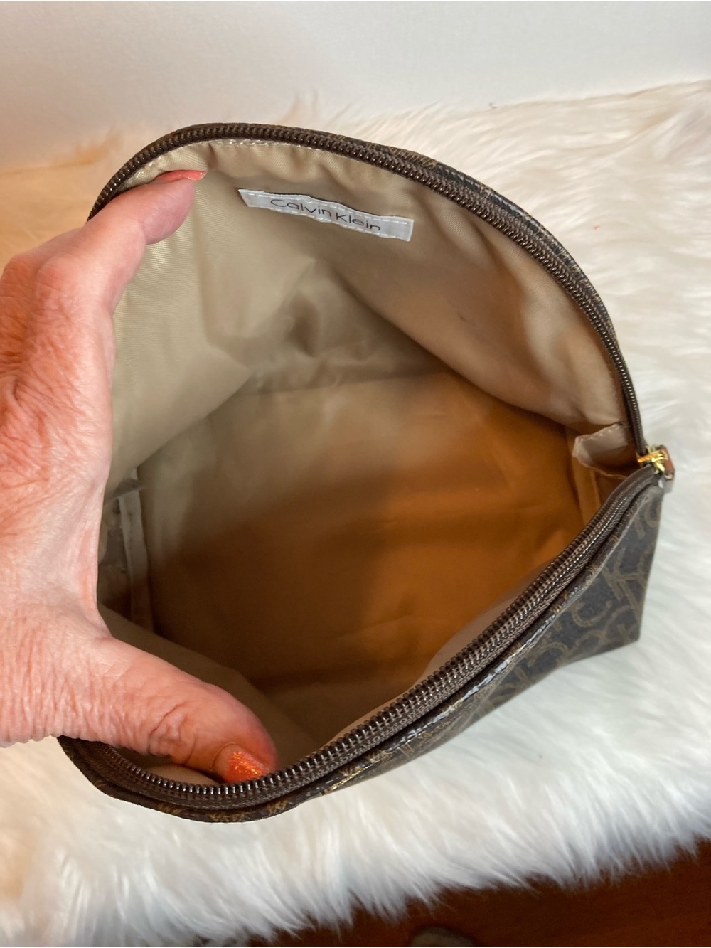 Calvin Klein Brown Monogram Cosmetic Case - NWOT - Picture 5 of 5